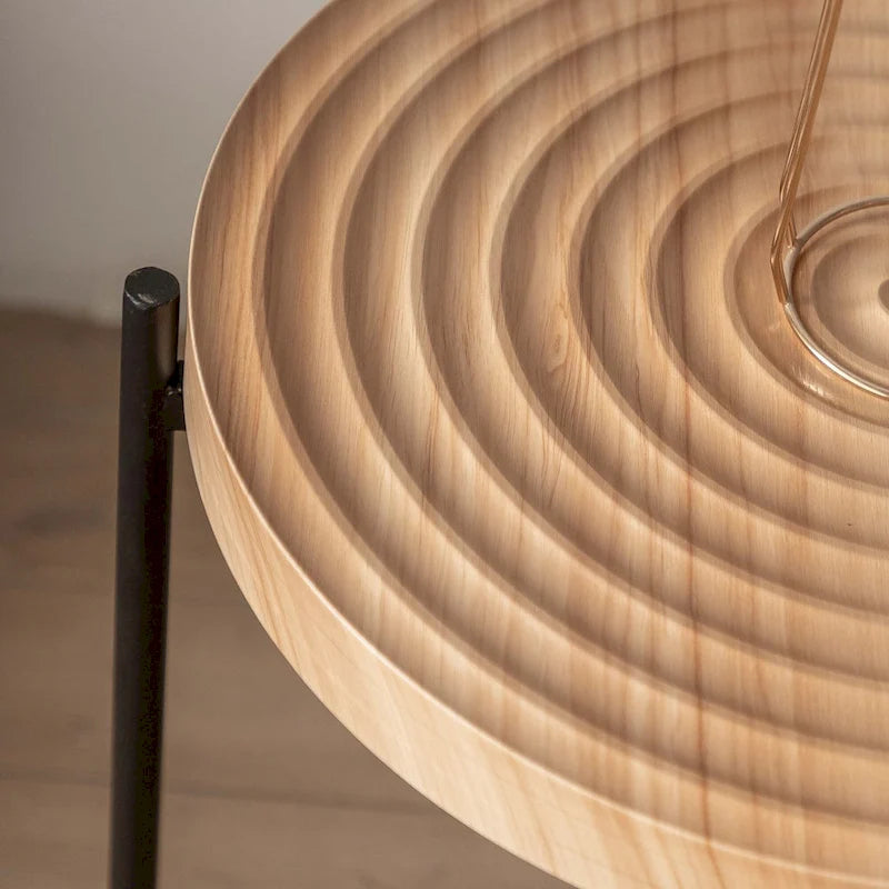 Table basse ronde au design moderne avec piètement en métal croisé
