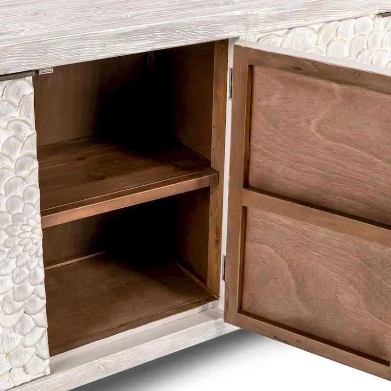 Buffet vintage crème à 4 portes avec portes sculptées à la main et rangement en pin recyclé